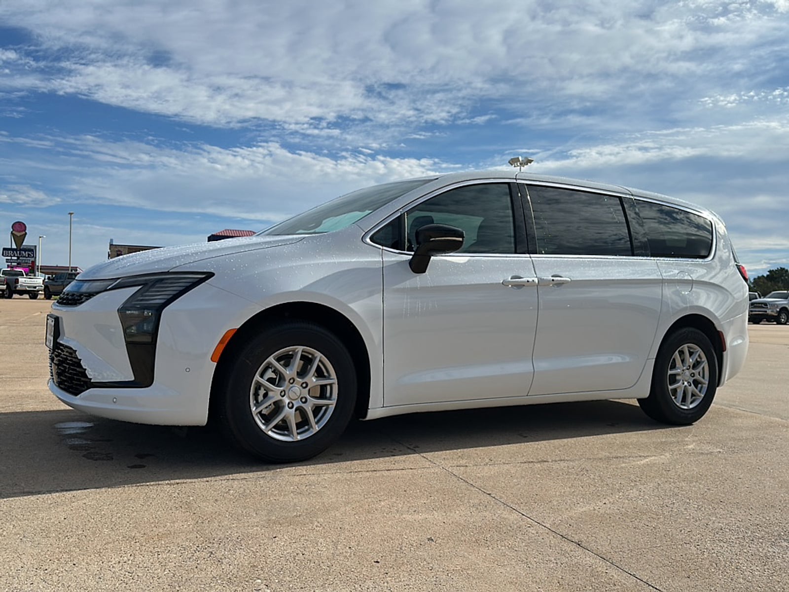 2027 Chrysler Pacifica Select