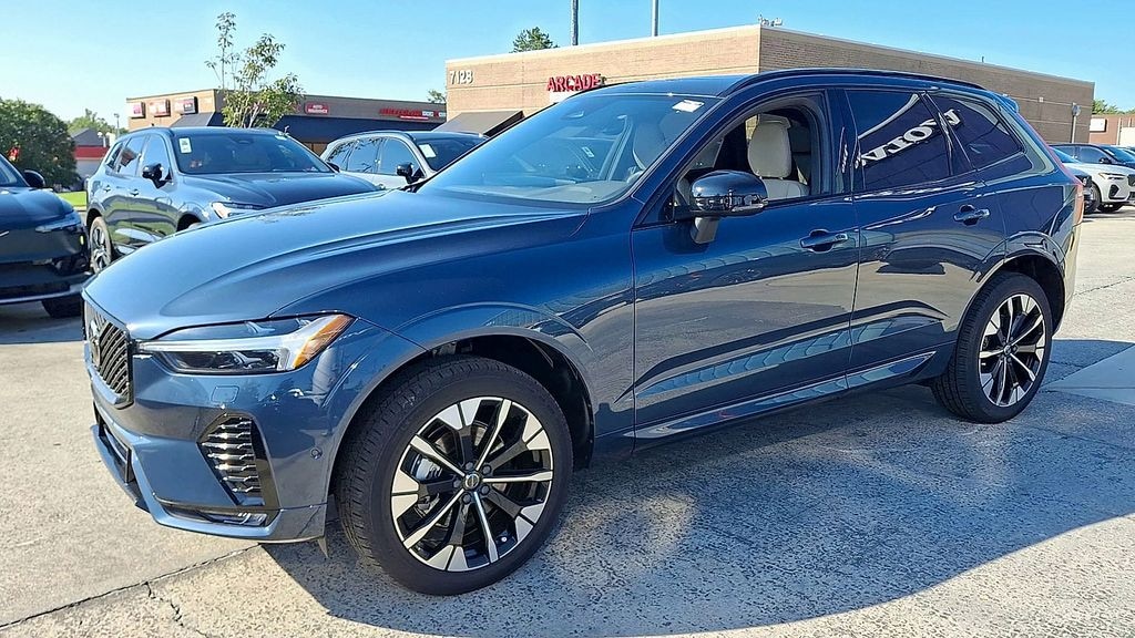 New 2026 Volvo XC60 B5 Plus SUV