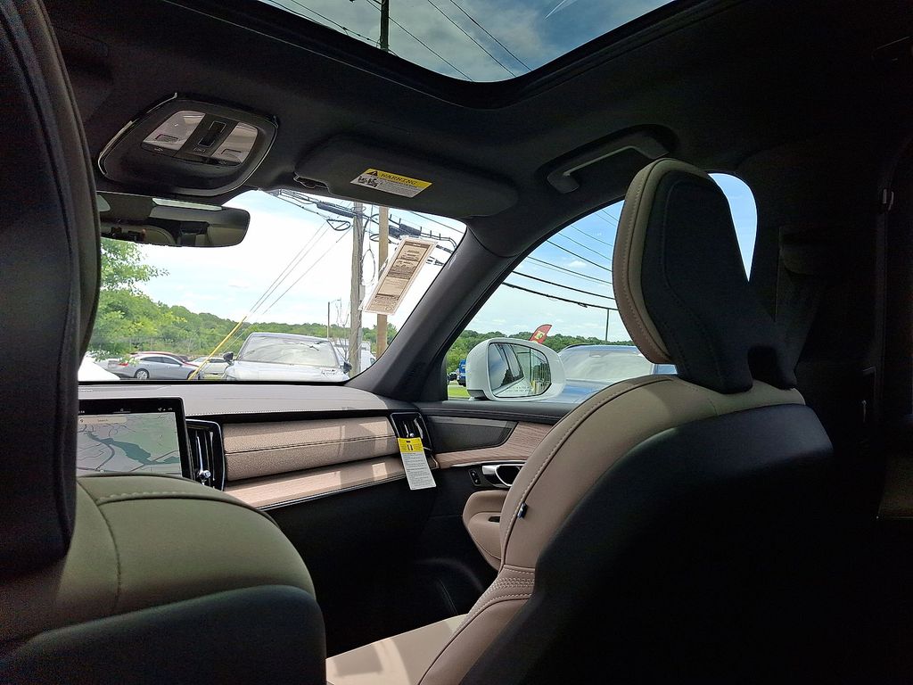 2026 Volvo XC90 Plus - Photo 10