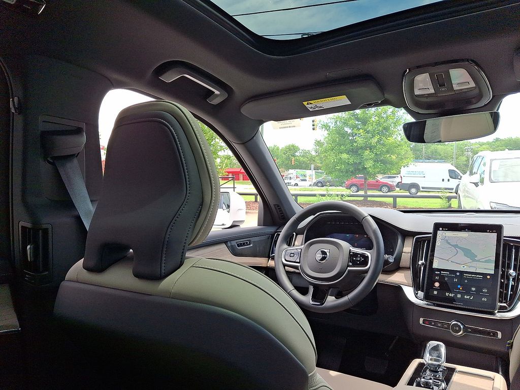 2026 Volvo XC90 Plus - Photo 14
