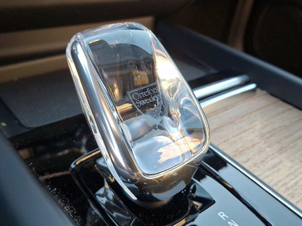 2026 Volvo XC60 Plus - Photo 21