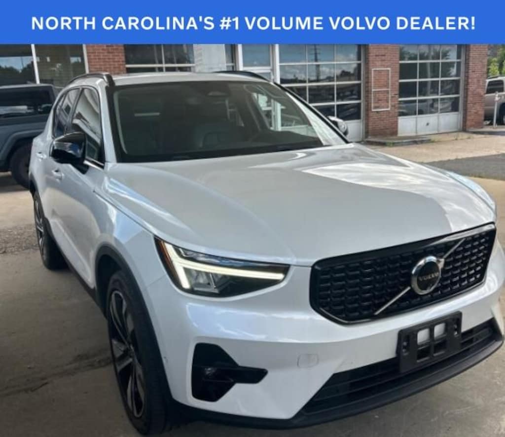 Certified 2024 Volvo XC40 B5 Plus Dark SUV