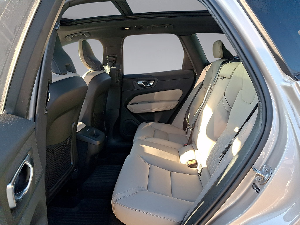 2026 Volvo XC60 Plus - Photo 19