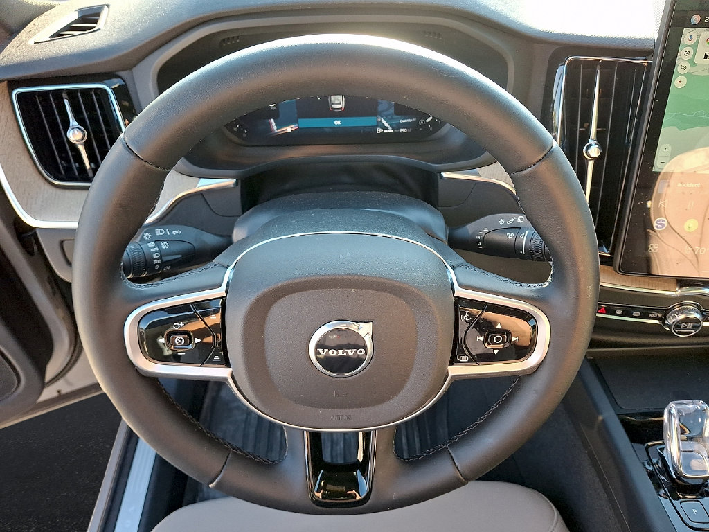 2026 Volvo XC60 Plus - Photo 23