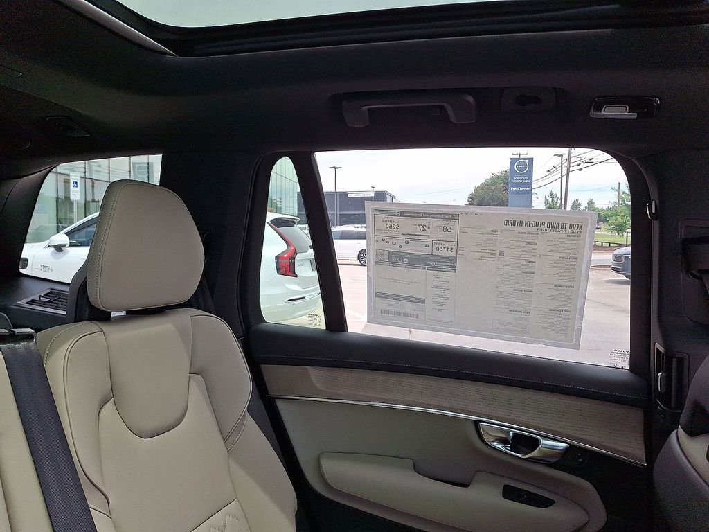 2026 Volvo XC90 Plus - Photo 13