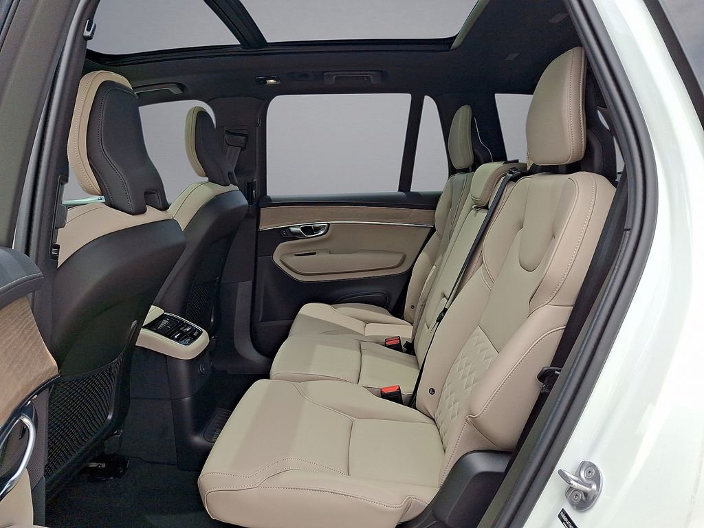 2026 Volvo XC90 Plus - Photo 18