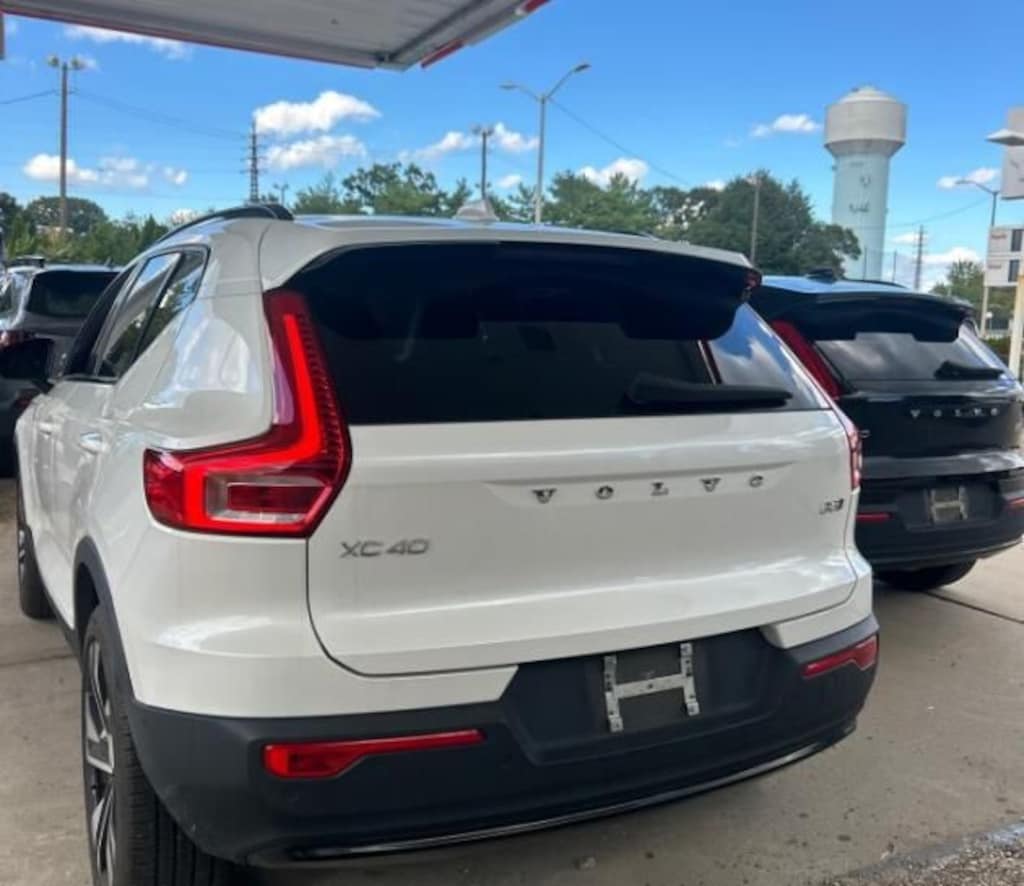 Certified 2024 Volvo XC40 B5 Plus Dark SUV