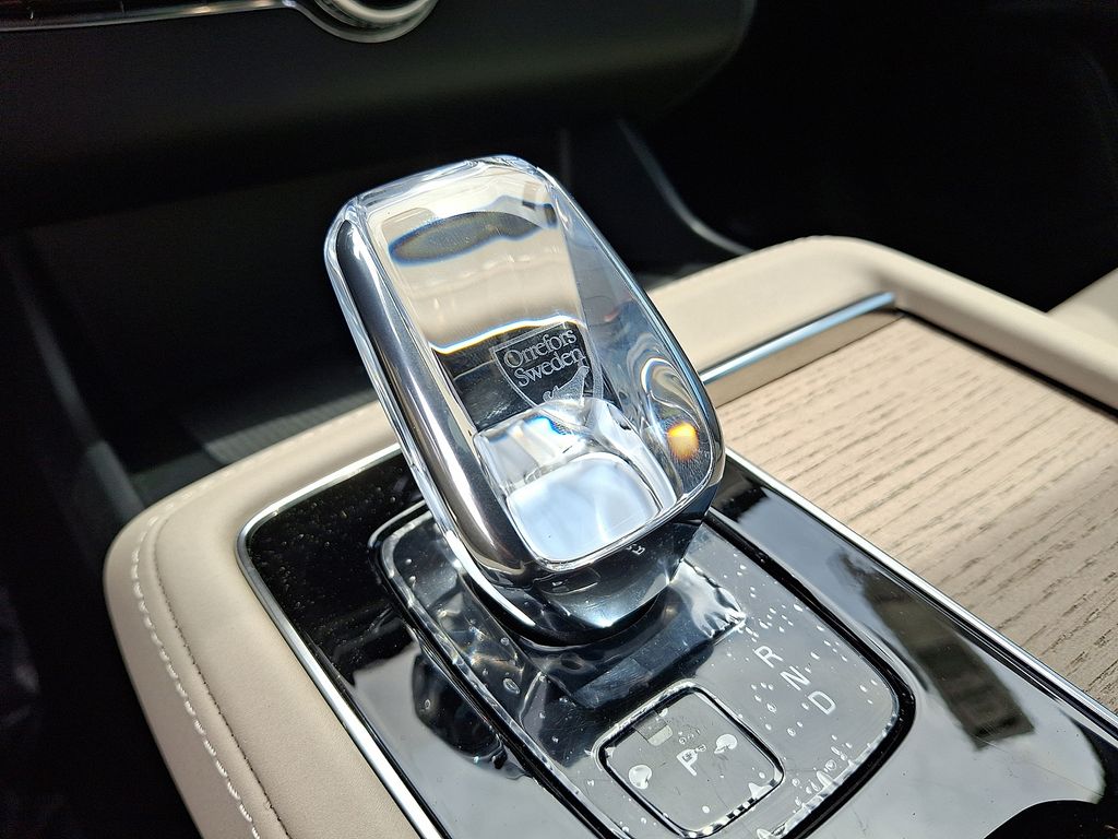 2026 Volvo XC90 Plus - Photo 20