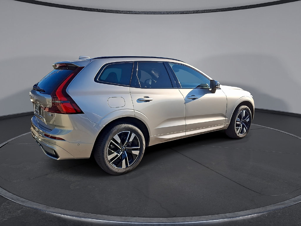 2026 Volvo XC60 Plus - Photo 7