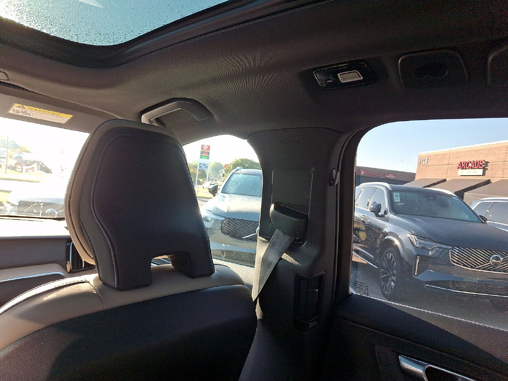 2026 Volvo XC60 Plus - Photo 11