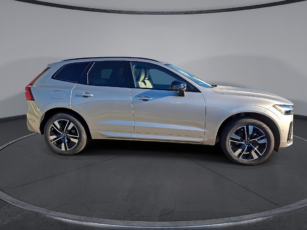 2026 Volvo XC60 Plus - Photo 6