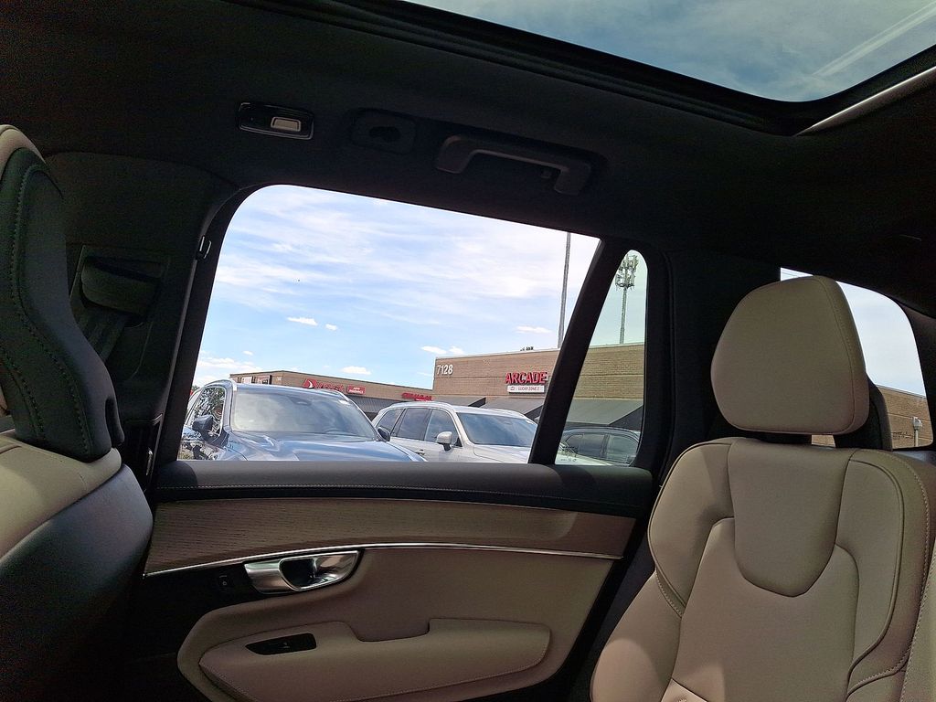 2026 Volvo XC90 Plus - Photo 11