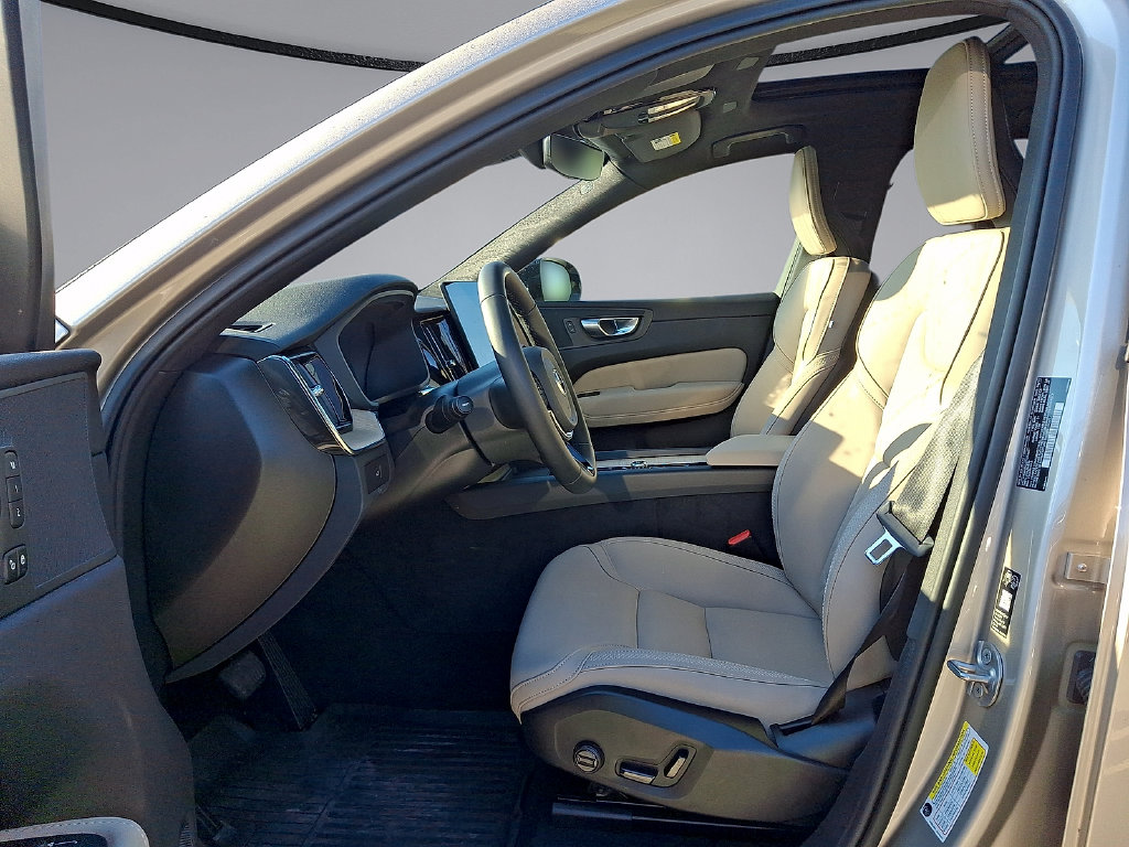 2026 Volvo XC60 Plus - Photo 20