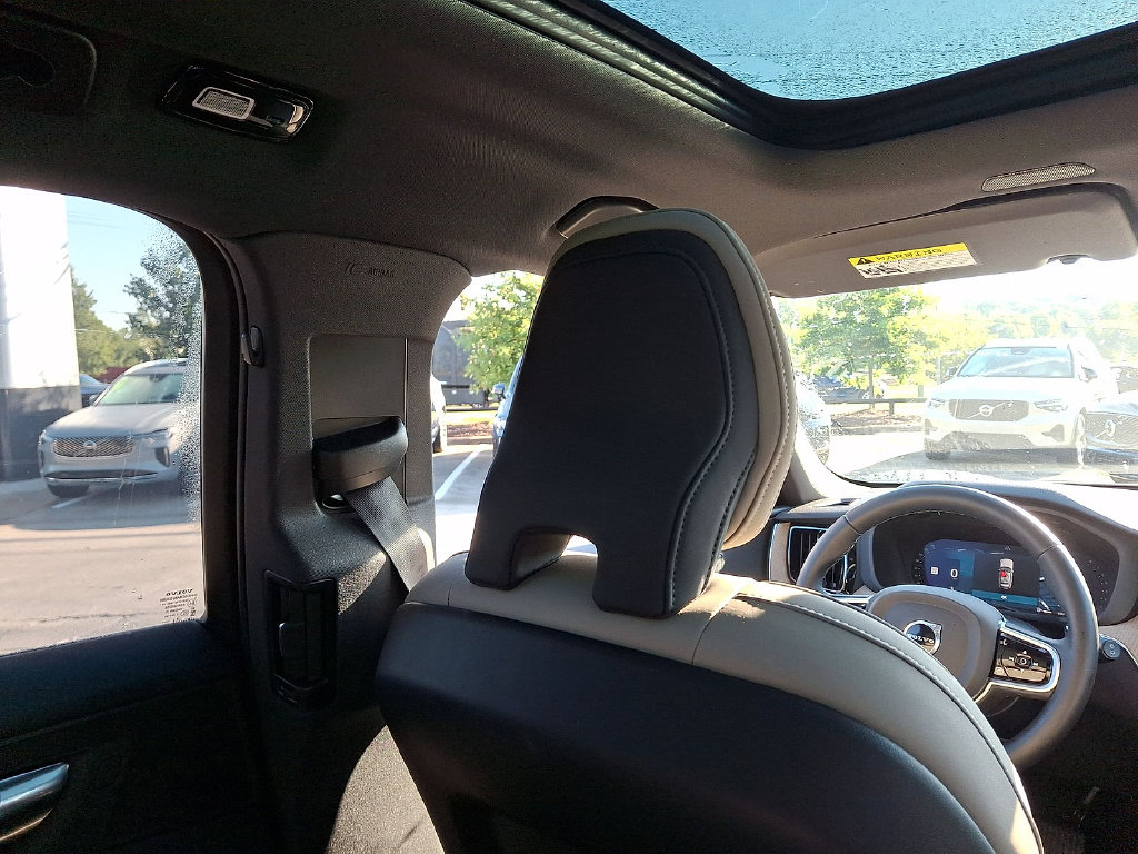2026 Volvo XC60 Plus - Photo 15