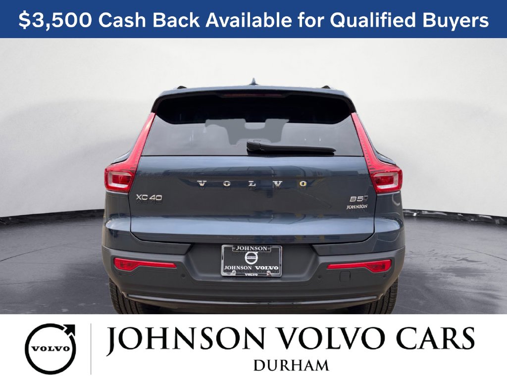 New 2026 Volvo XC40 B5 Core SUV