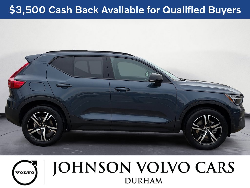New 2026 Volvo XC40 B5 Core SUV