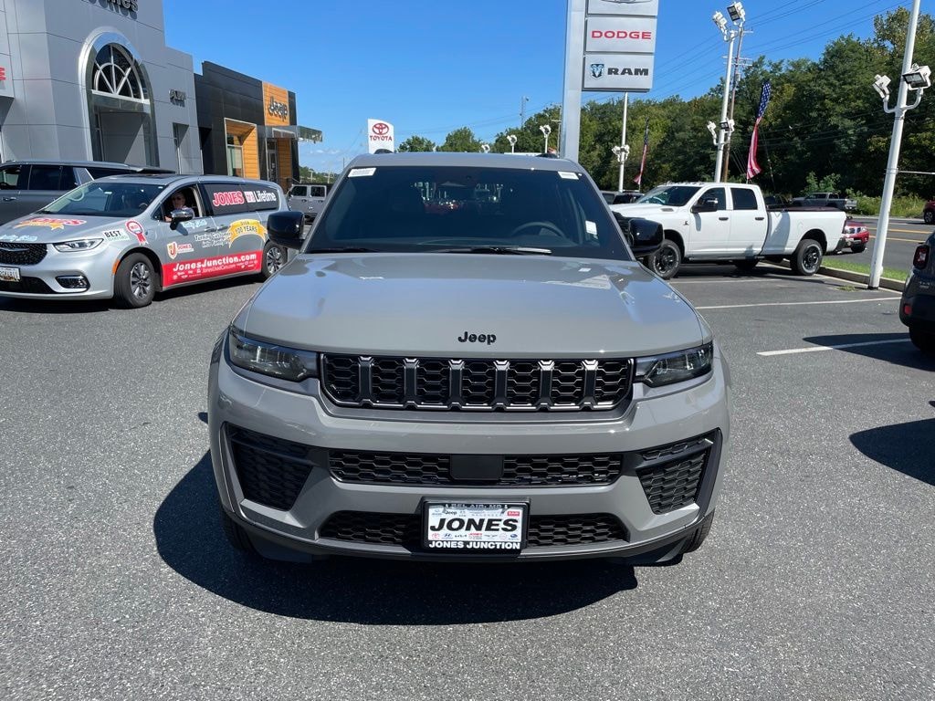 New 2027 Jeep Grand Cherokee Altitude Sport Utility