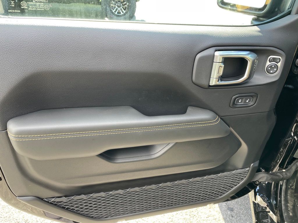 2026 Jeep Wrangler 4-Door Sahara - Photo 8