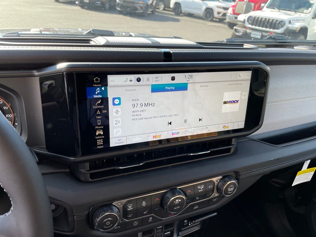 2026 Jeep Wrangler 4-Door Sahara - Photo 12