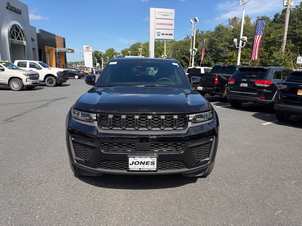 New 2027 Jeep Grand Cherokee L Laredo Sport Utility