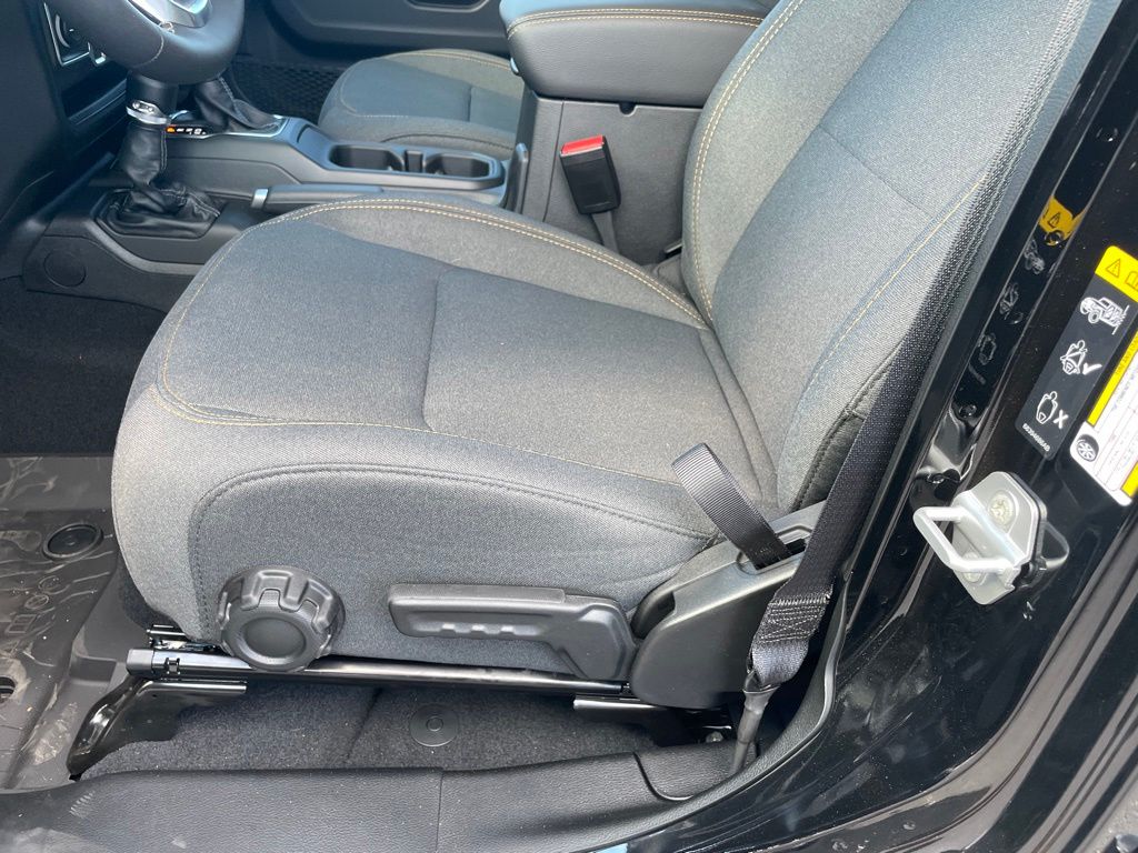 2026 Jeep Wrangler 4-Door Sahara - Photo 11