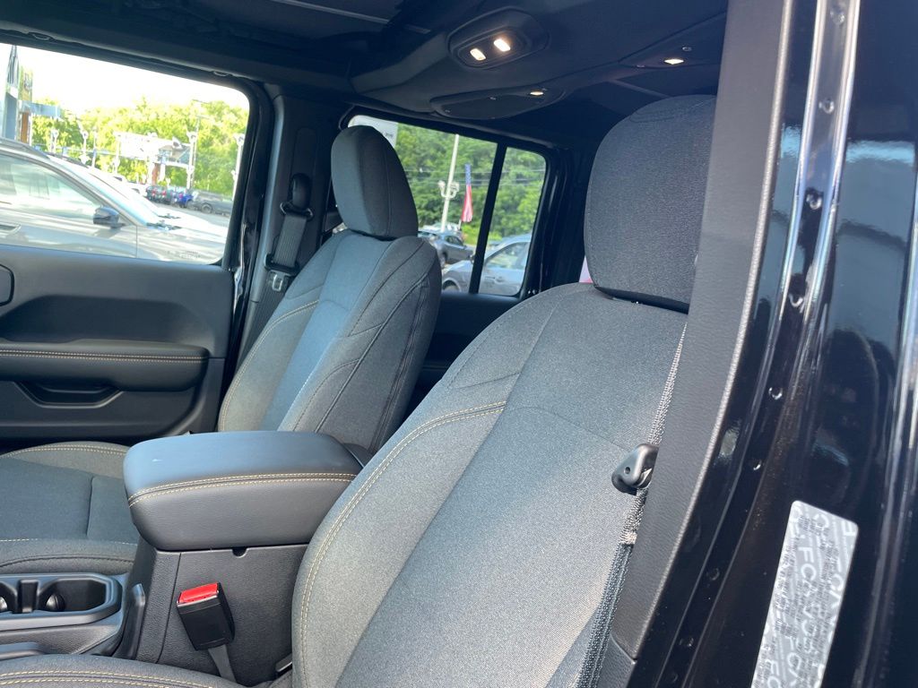 2026 Jeep Wrangler 4-Door Sahara - Photo 10