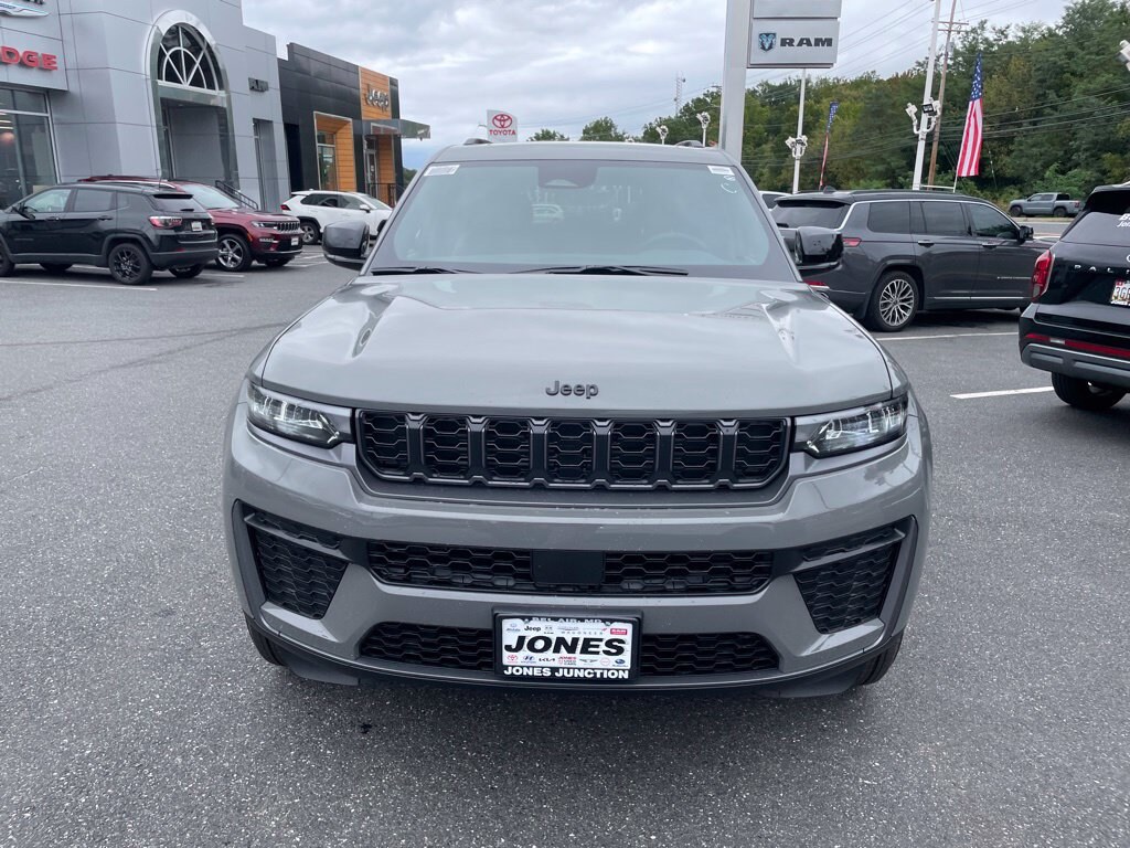 New 2027 Jeep Grand Cherokee L LAREDO ALTITUDE 4X4 Sport Utility