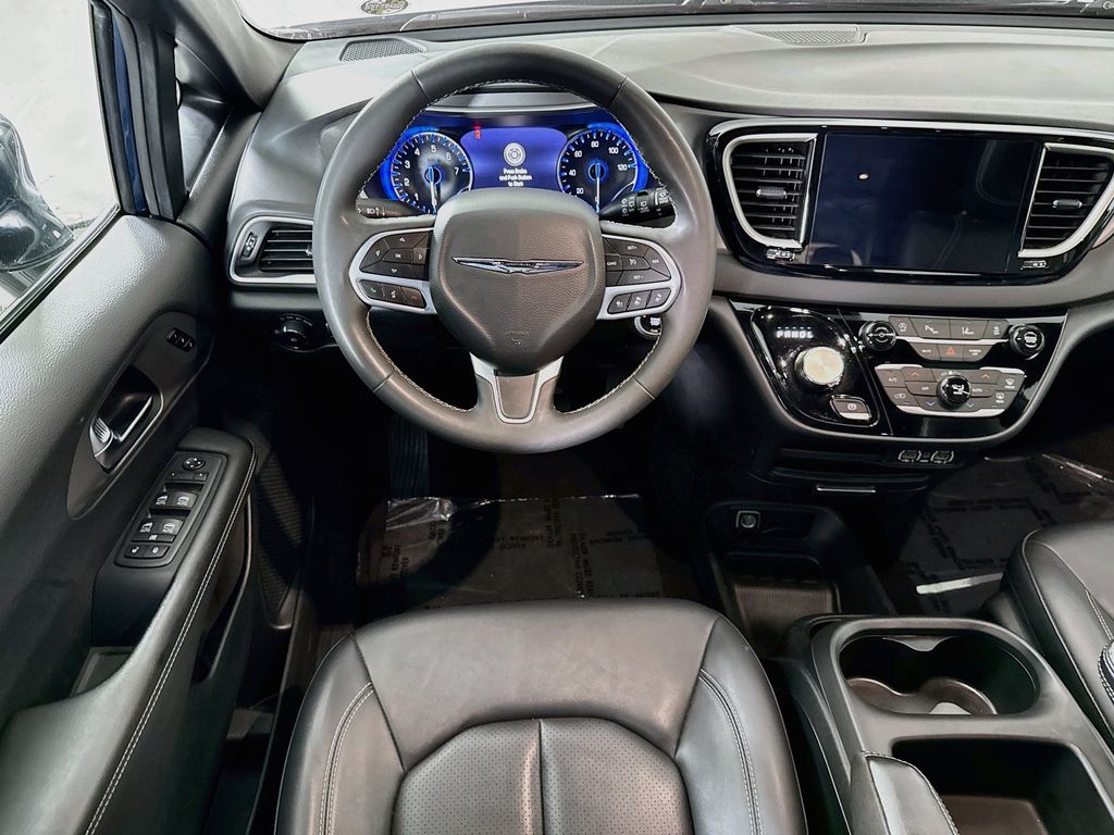 Certified 2025 Chrysler Pacifica Select Minivan/Van
