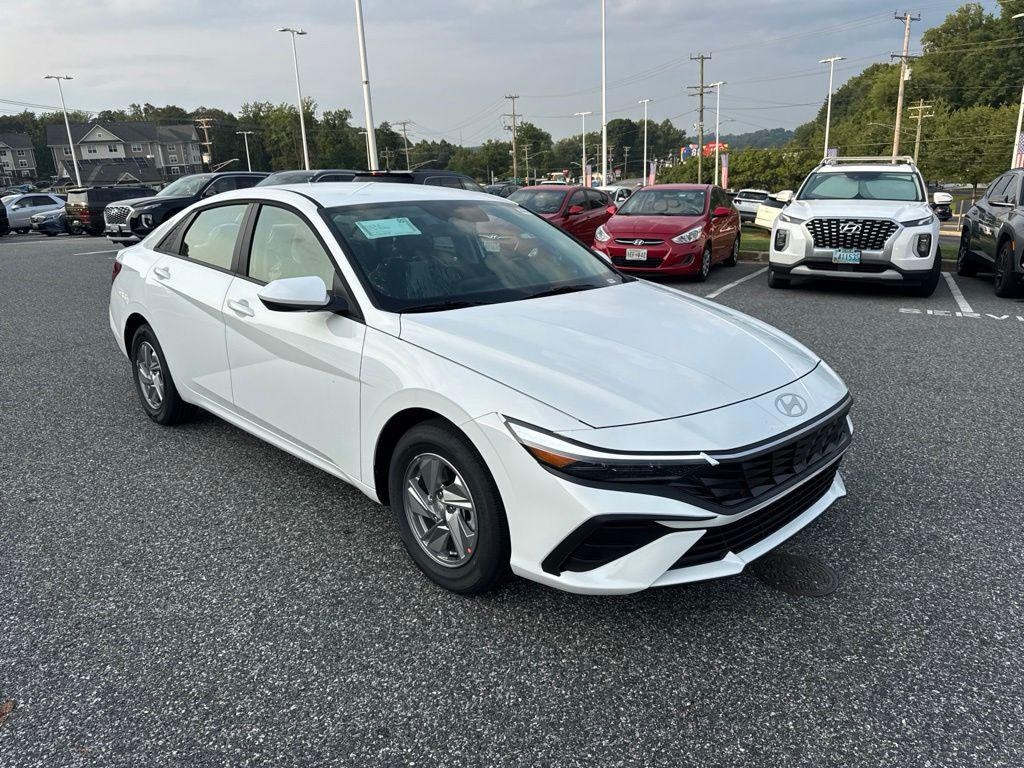 New 2026 Hyundai Elantra SE Sedan