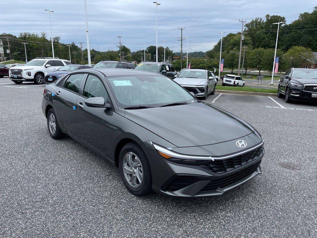 New 2026 Hyundai Elantra SE Sedan