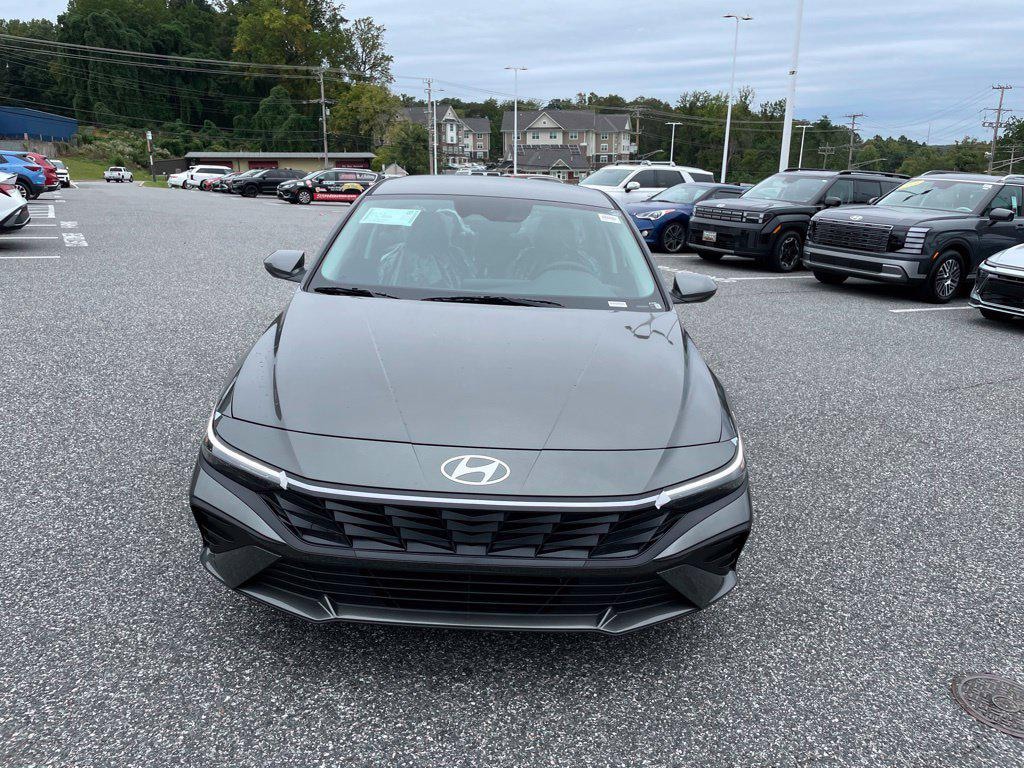 New 2026 Hyundai Elantra SE Sedan