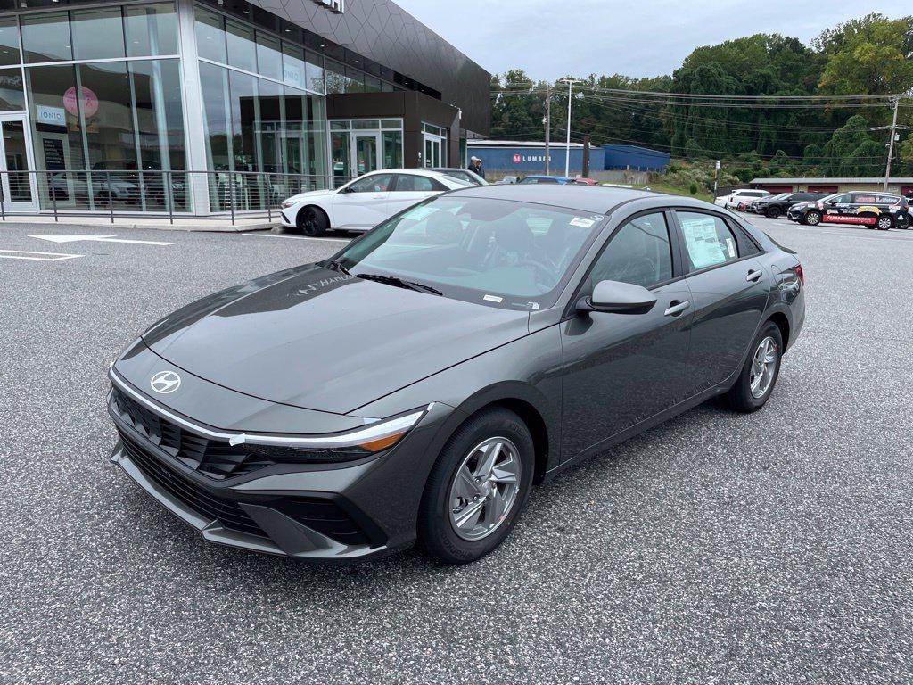 New 2026 Hyundai Elantra SE Sedan