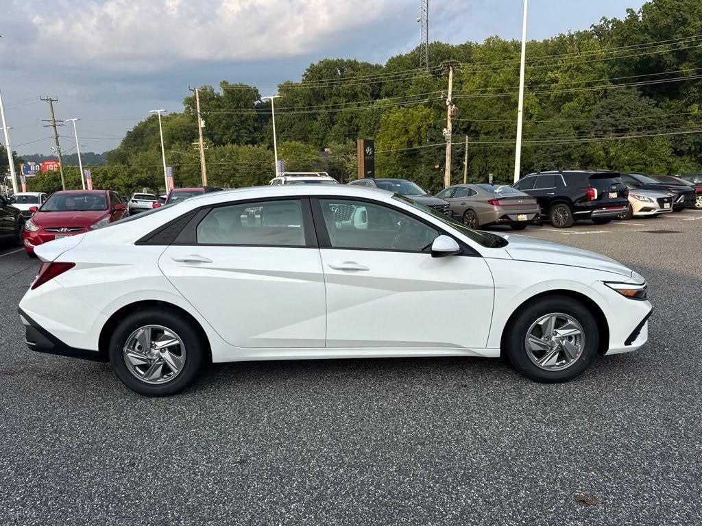 New 2026 Hyundai Elantra SE Sedan