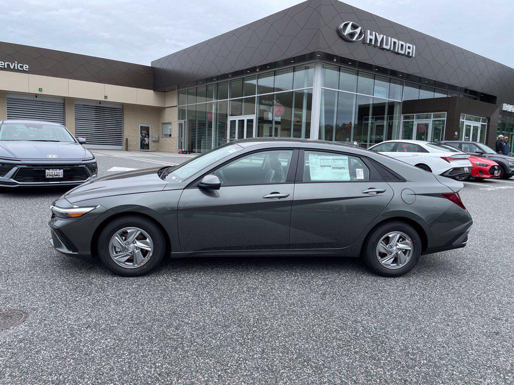 New 2026 Hyundai Elantra SE Sedan