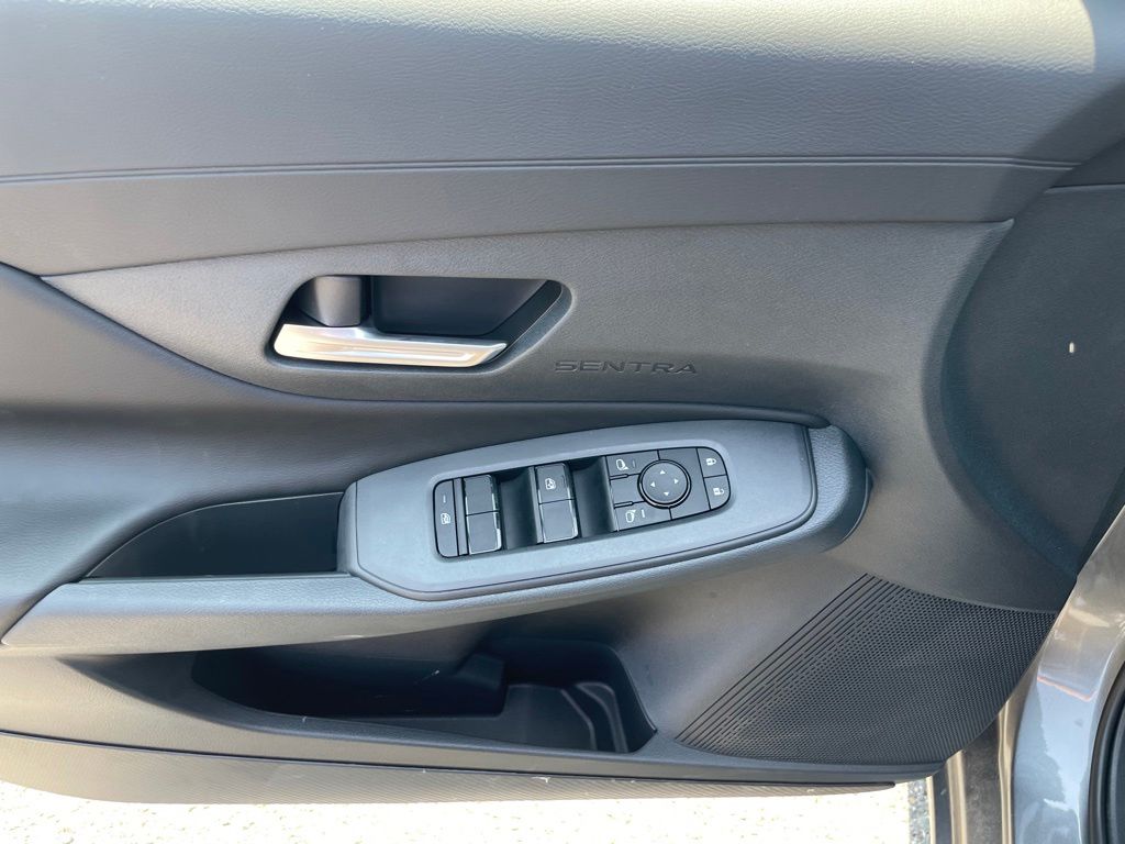 2026 Nissan Sentra SV - Photo 7