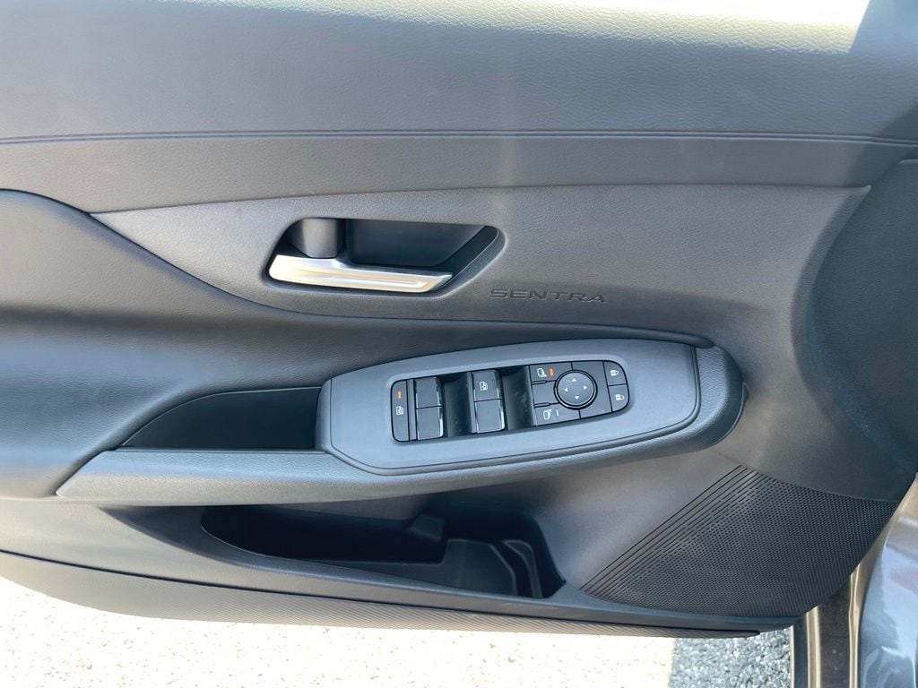 2026 Nissan Sentra SV - Photo 6