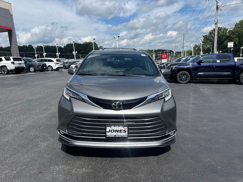 New 2026 Toyota Sienna Limited 7 PASSENGER