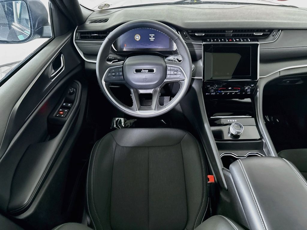 Certified 2025 Jeep Grand Cherokee Laredo X SUV