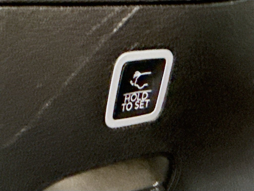 2022 Jeep Grand Wagoneer Series III - Photo 32