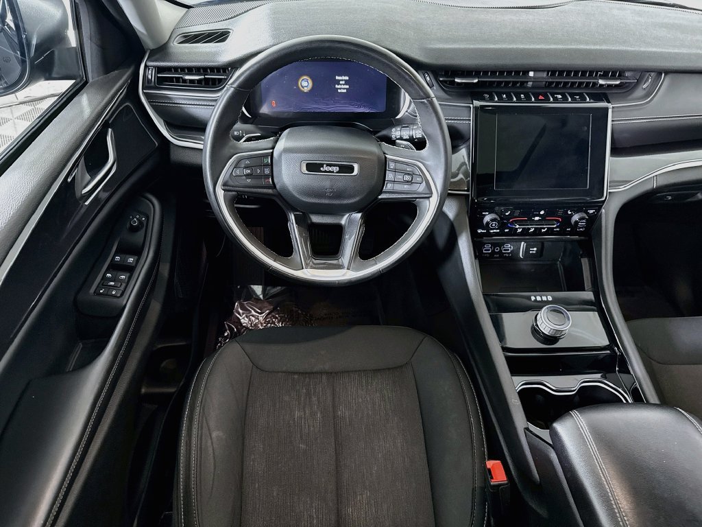 Used 2023 Jeep Grand Cherokee Laredo SUV