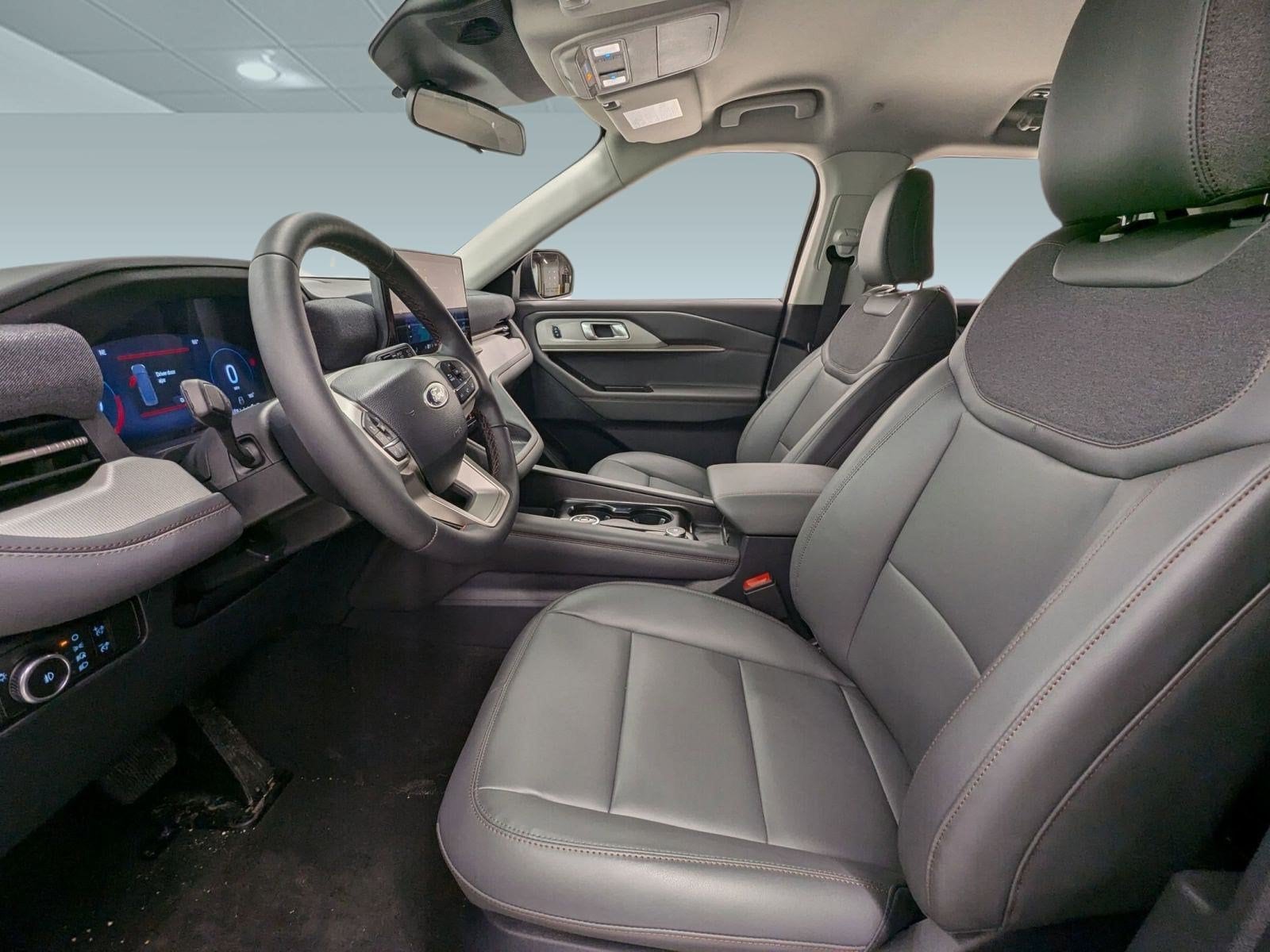 2026 Ford Explorer Active - Photo 4