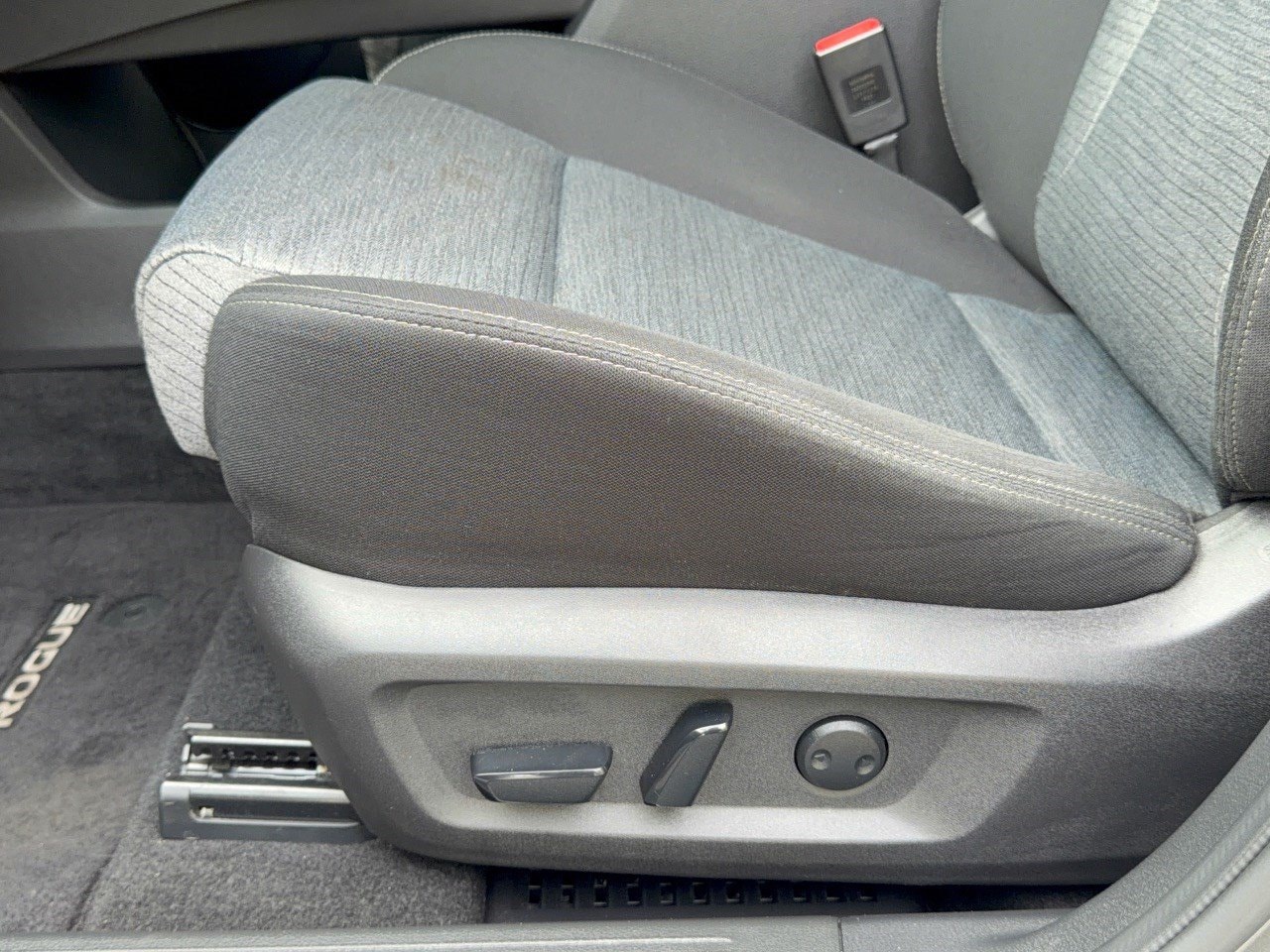 2023 Nissan Rogue SV - Photo 16