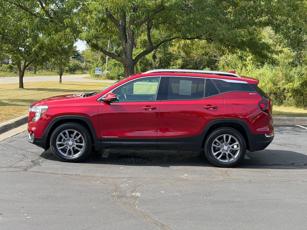 Used 2024 GMC Terrain SLT SUV