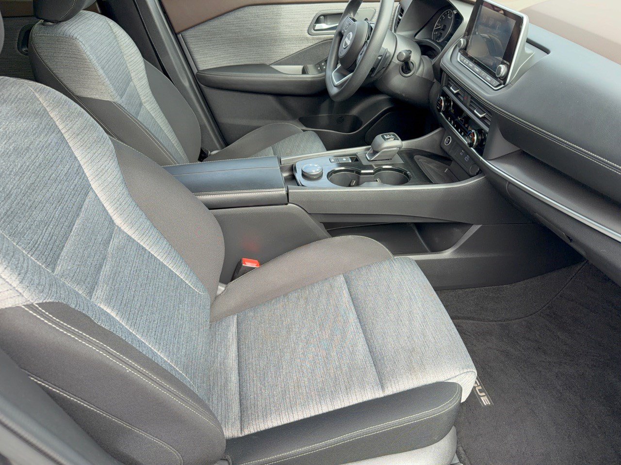 2023 Nissan Rogue SV - Photo 30