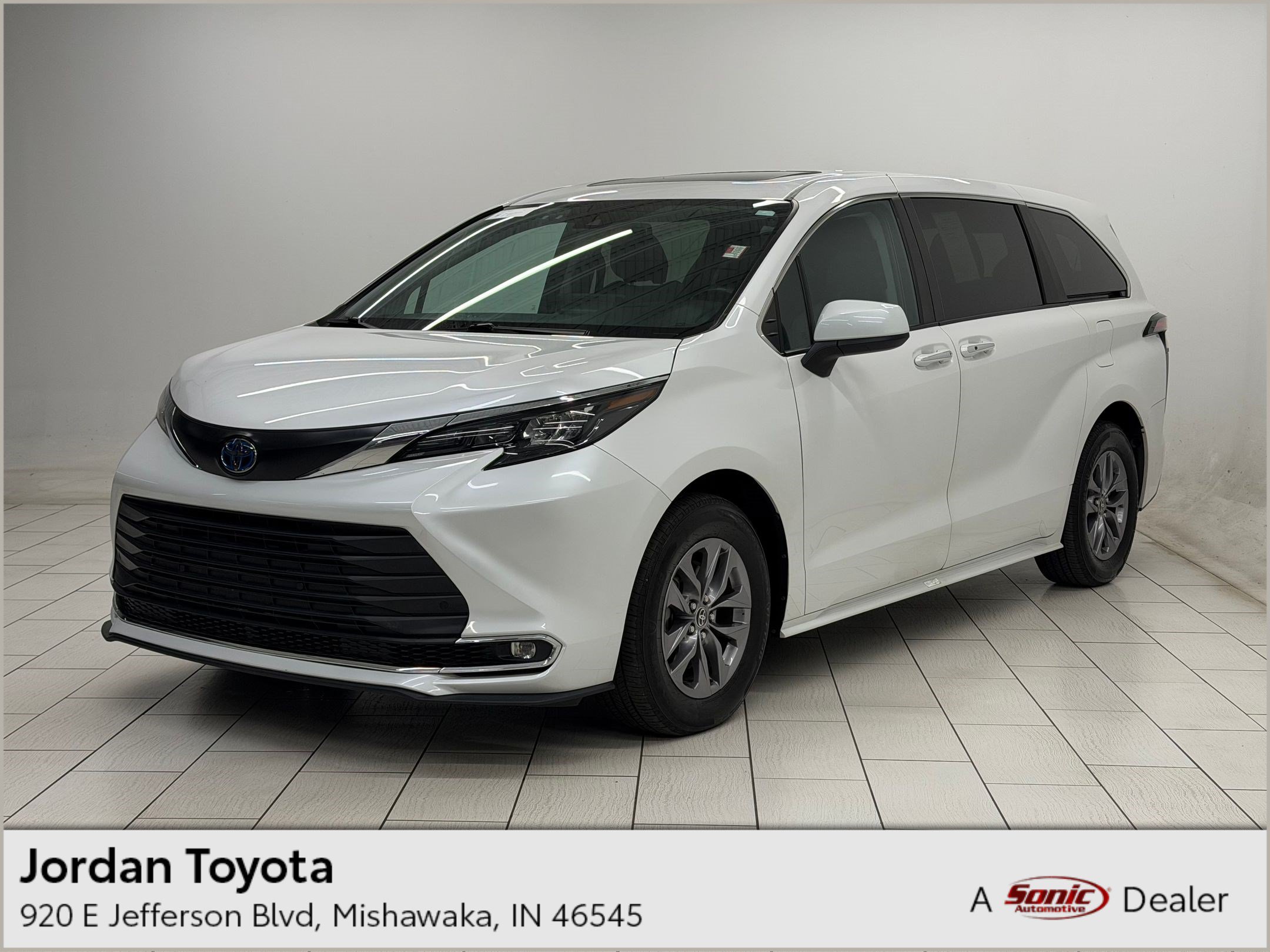 2024 Toyota Sienna XLE XLE FWD 8-Passenger