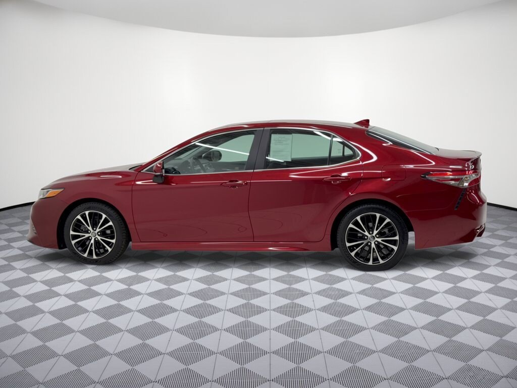 Used 2018 Toyota Camry SE SE Auto