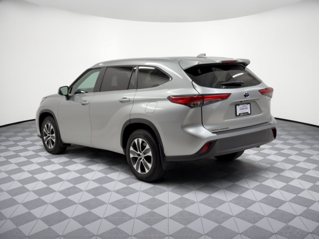 Used 2023 Toyota Highlander Hybrid XLE Hybrid XLE AWD