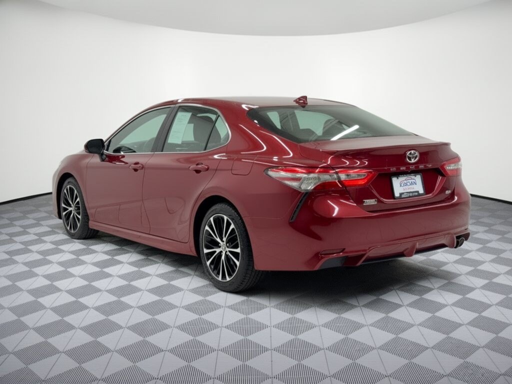 Used 2018 Toyota Camry SE SE Auto