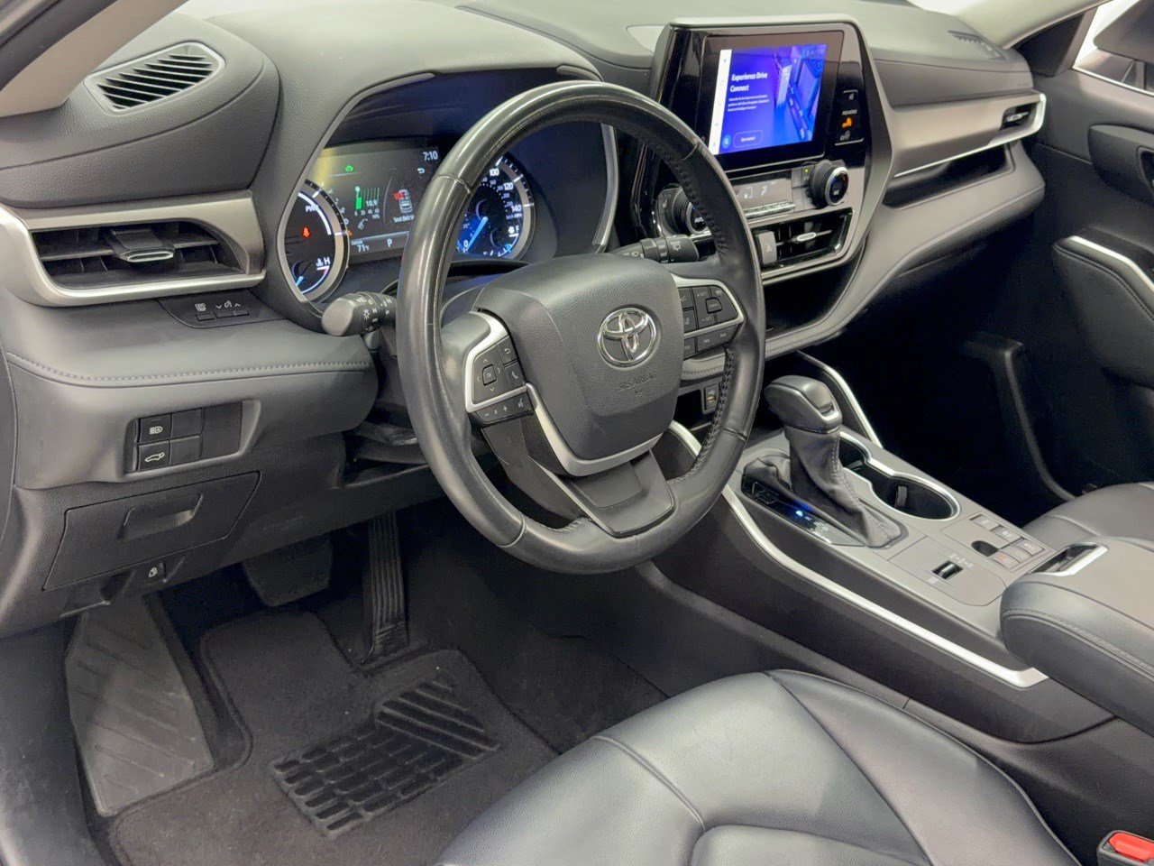 Used 2023 Toyota Highlander Hybrid XLE Hybrid XLE AWD