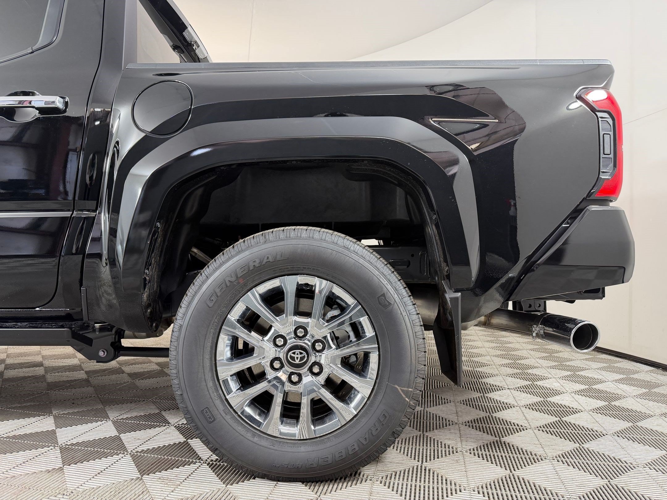 2026 Toyota Tacoma Limited - Photo 12